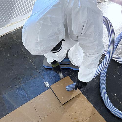 Asbestbodensanierung, Demontage von Floor-Flex Platten